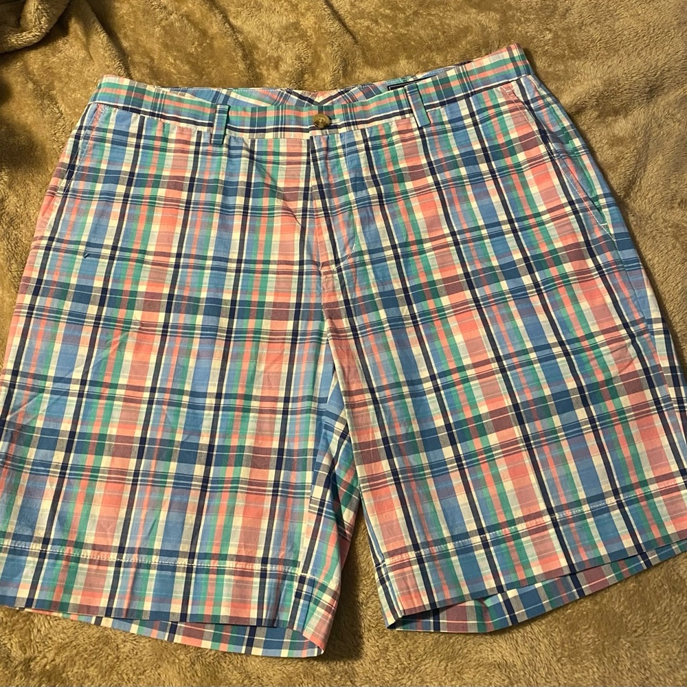 Vineyard Vines plaid shorts size 36
